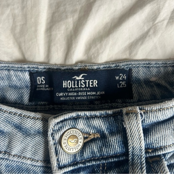 Hollister Curvy High-Rise Mom Jeans Faded Blue - Picture 3 of 6